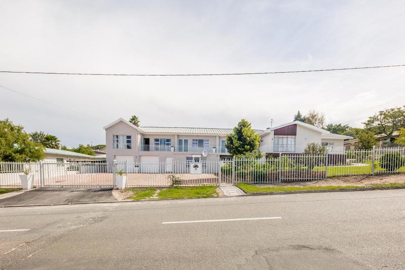 8 Bedroom Property for Sale in Grabouw Western Cape
